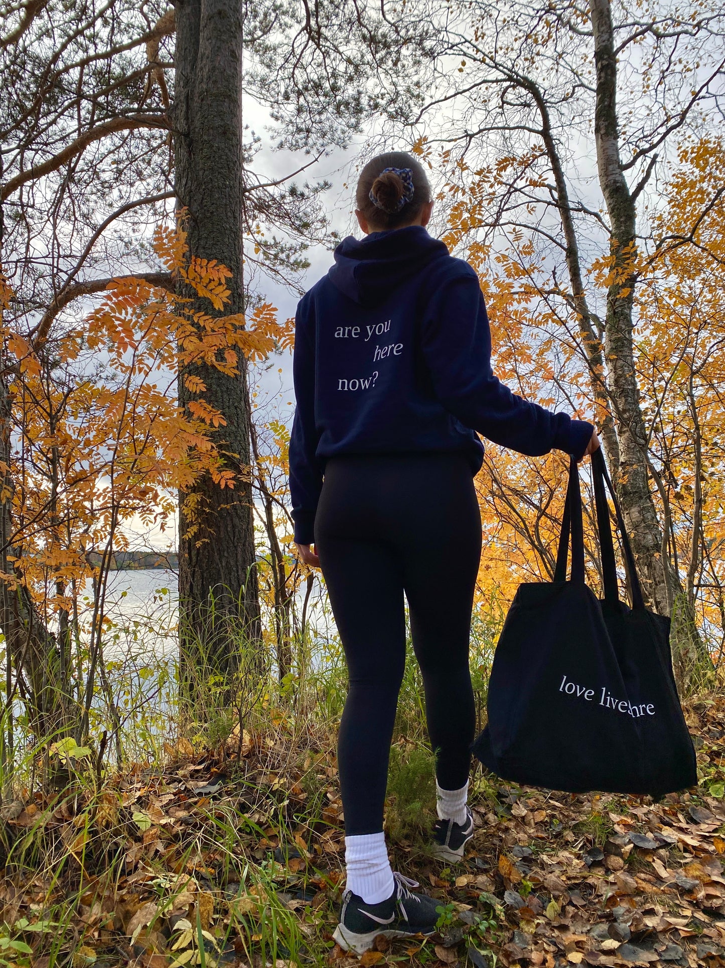 Love Lives Here - Sustainable Shopping Bag Black