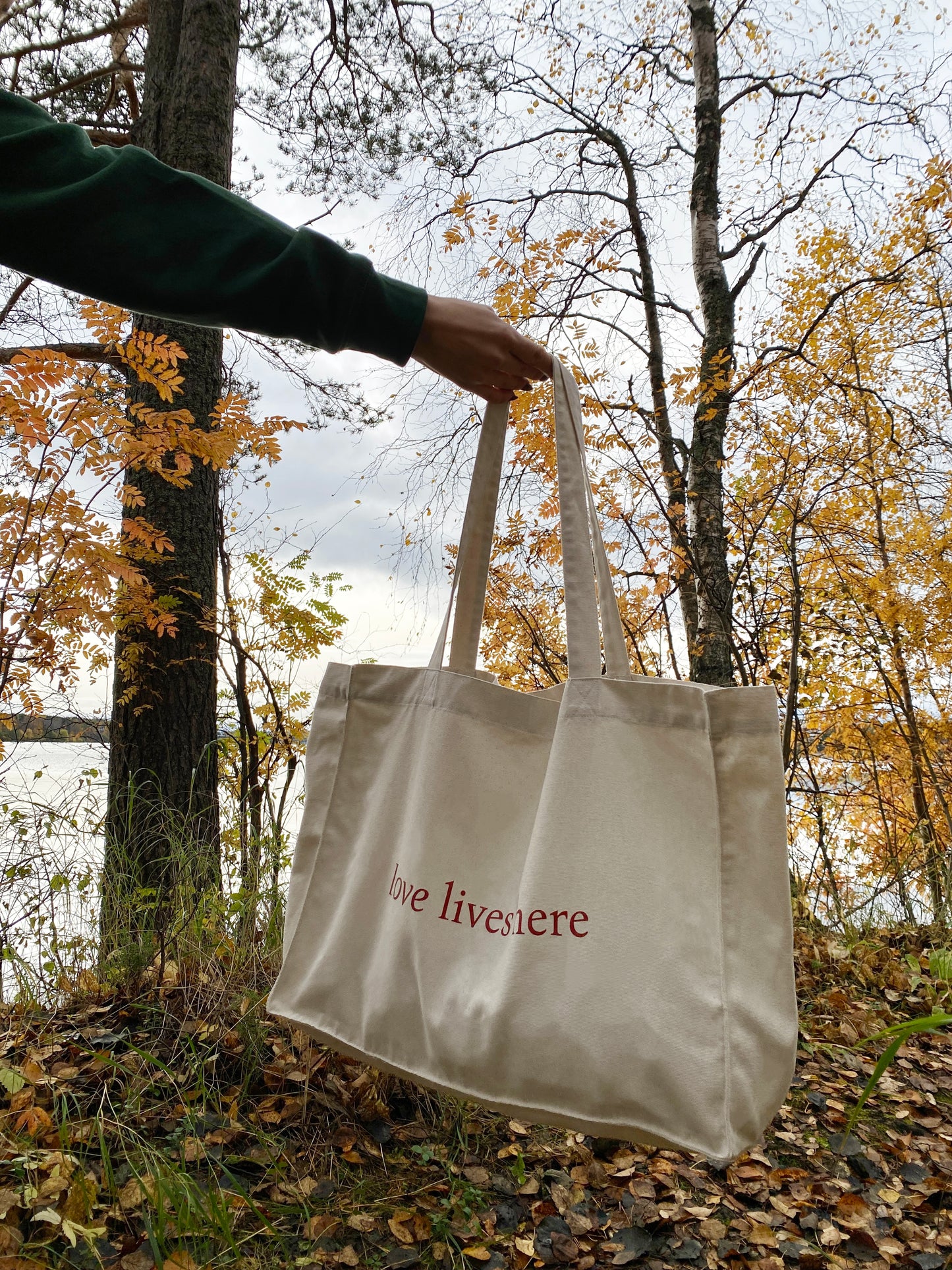 Love Lives Here - Sustainable Shopping Bag White Red