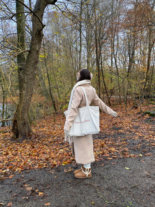 Love Lives Here - Sustainable Shopping Bag White Red