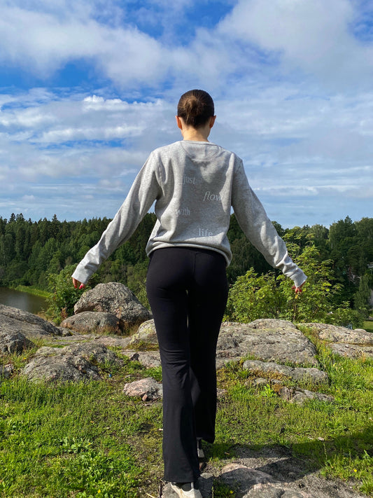 Just Flow With Life - Sustainable Unisex Sweatshirt Heather Grey