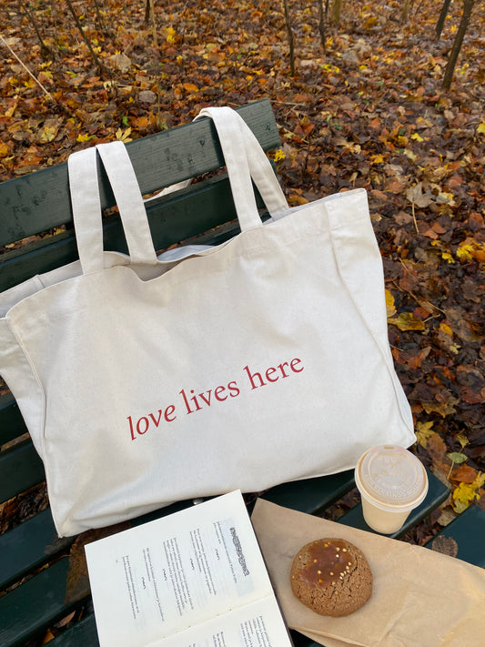Love Lives Here - Sustainable Shopping Bag White Red