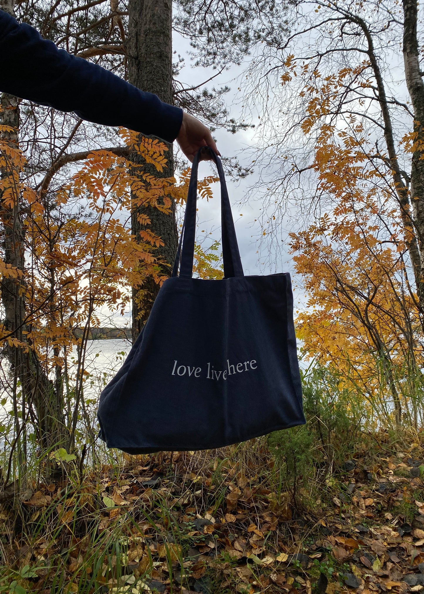 Love Lives Here - Sustainable Shopping Bag Midnight Blue