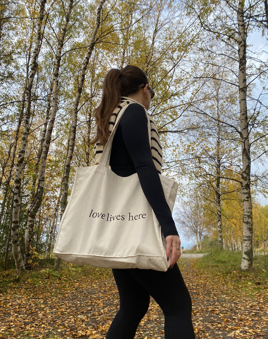 Love Lives Here - Sustainable Shopping Bag Natural