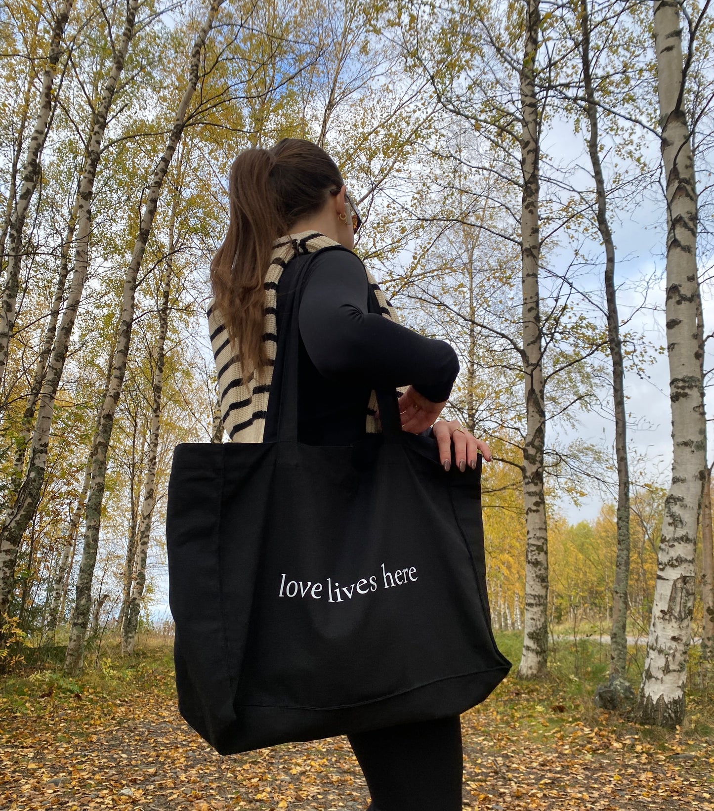 Love Lives Here - Sustainable Shopping Bag Black