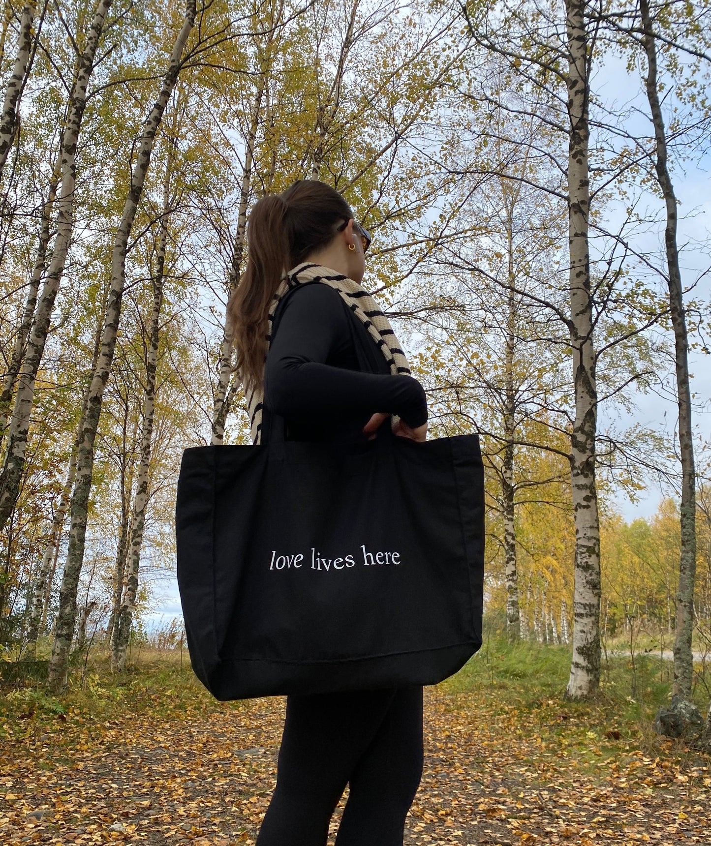 Love Lives Here - Sustainable Shopping Bag Black