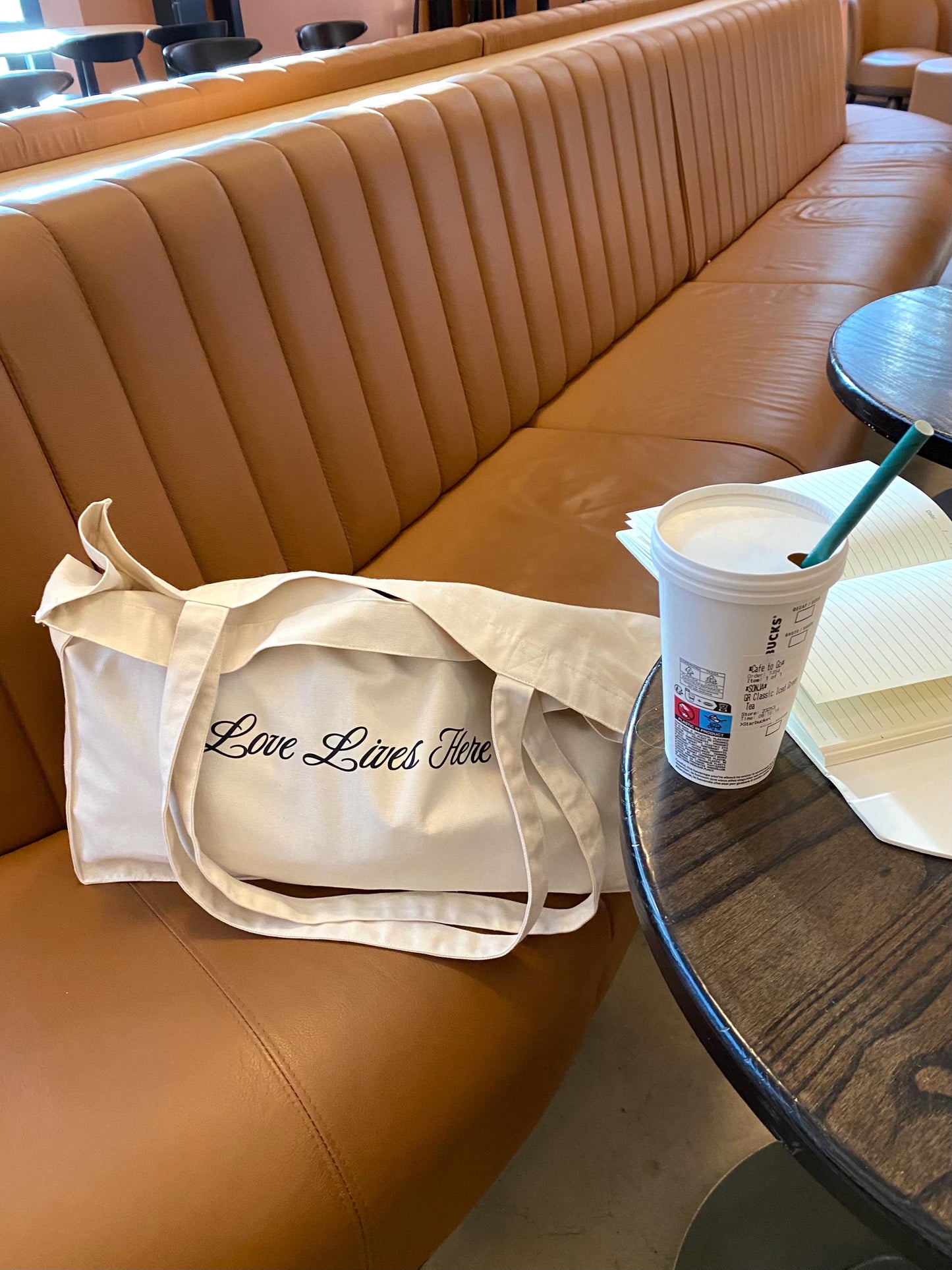 Love Lives Here Elegant - Sustainable Shopping Bag White Black