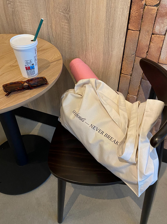 She Bends Never Breaks - Sustainable Shopping Bag White Black