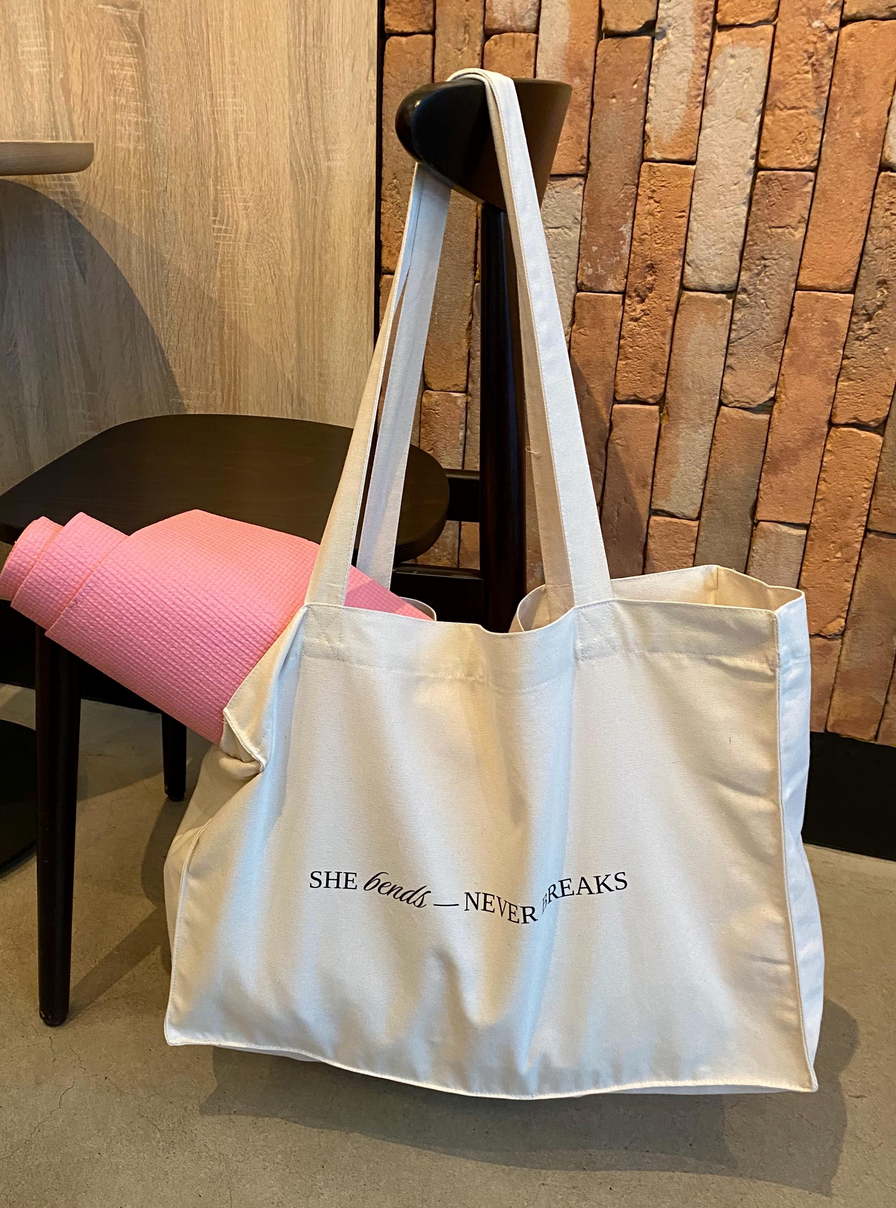 She Bends Never Breaks - Sustainable Shopping Bag White Black